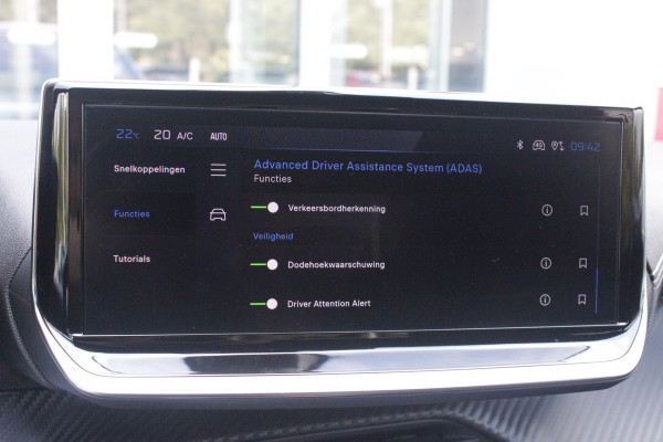 Peugeot 208 1.2 Hybrid 145PK AUTOMAAT GT | CAMERA VOOR + ACHTER | NAVIGATIE | DRAADLOZE APPLE CARPLAY/ANDROID AUTO | FULL LED KOPLAMPEN | LICHTMETALEN VELGEN 17" | DODEHOEK DETECTIE | DRAADLOZE TELEFOONLADER | KEYLESS ENTRY/START | DAB+ RADIO | ADAPTIVE CRUISE CONTROL | CLIMATE CONTROL |