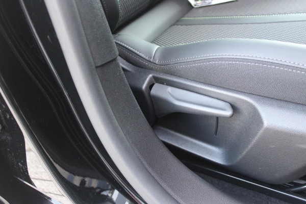 Peugeot 208 1.2 Hybrid 145PK AUTOMAAT GT | CAMERA VOOR + ACHTER | NAVIGATIE | DRAADLOZE APPLE CARPLAY/ANDROID AUTO | FULL LED KOPLAMPEN | LICHTMETALEN VELGEN 17" | DODEHOEK DETECTIE | DRAADLOZE TELEFOONLADER | KEYLESS ENTRY/START | DAB+ RADIO | ADAPTIVE CRUISE CONTROL | CLIMATE CONTROL |