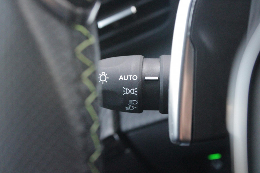 Peugeot 208 1.2 Hybrid 145PK AUTOMAAT GT | CAMERA VOOR + ACHTER | NAVIGATIE | DRAADLOZE APPLE CARPLAY/ANDROID AUTO | FULL LED KOPLAMPEN | LICHTMETALEN VELGEN 17" | DODEHOEK DETECTIE | DRAADLOZE TELEFOONLADER | KEYLESS ENTRY/START | DAB+ RADIO | ADAPTIVE CRUISE CONTROL | CLIMATE CONTROL |