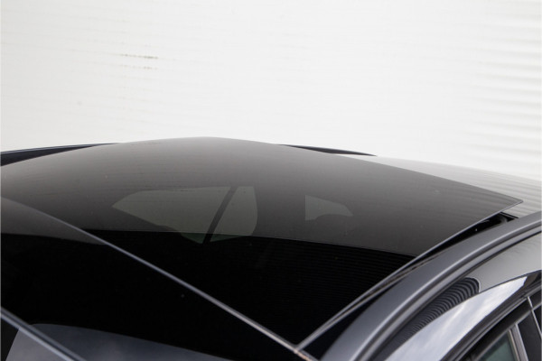 Mercedes-Benz E-Klasse Estate 300 e AMG Premium, Hyperscreen, Pano, Nightpakket, Distronic, 20"