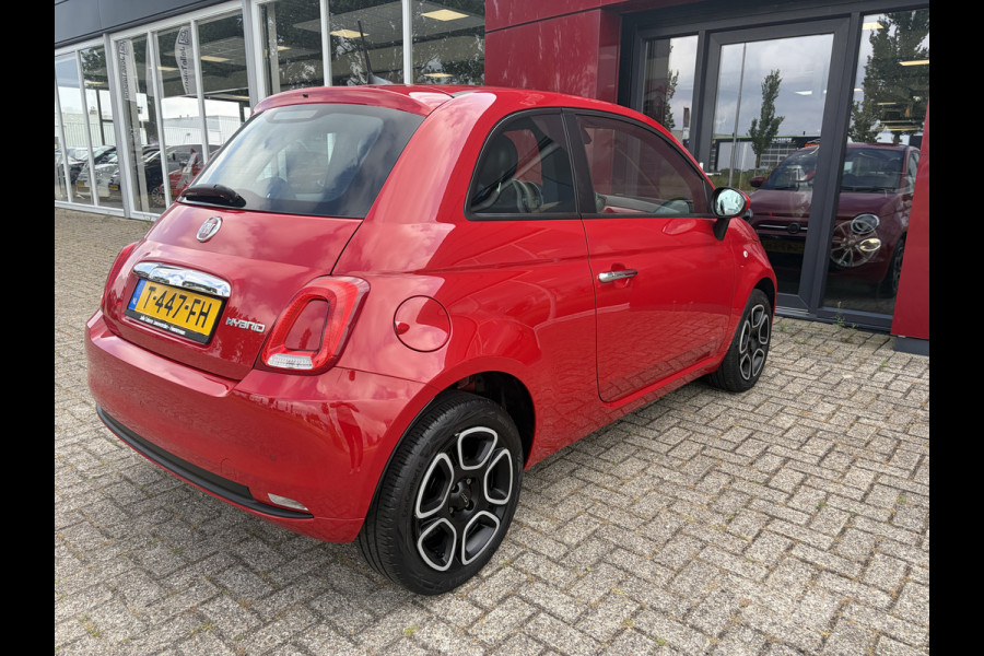 Fiat 500 1.0 Hybrid Club | Parkeersensoren | Apple/Android CarPlay | Licht/Regen Sensor