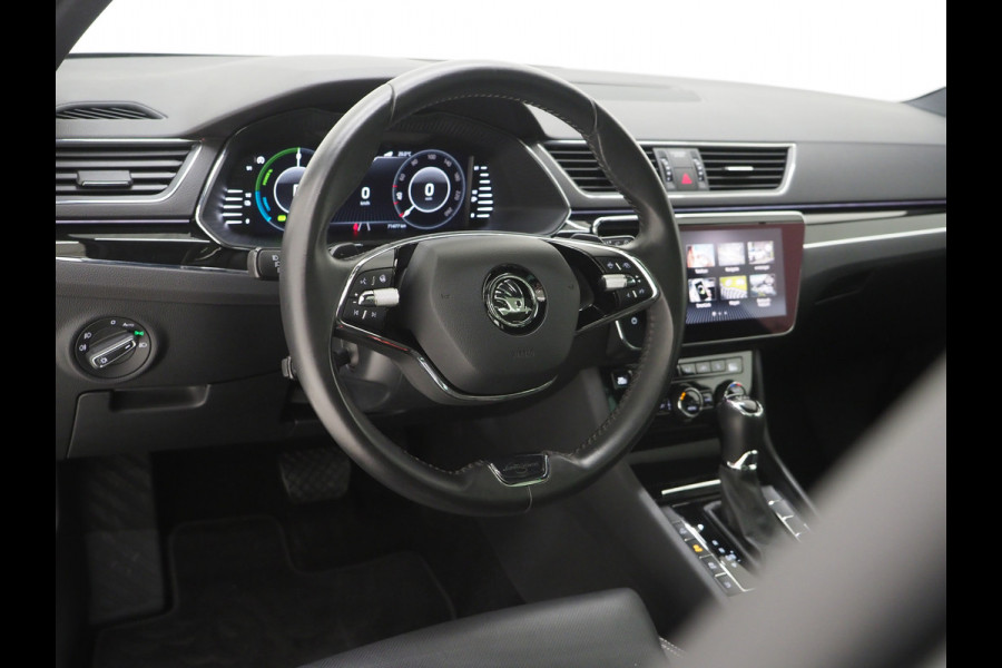 Škoda Superb Combi 1.4 TSI iV Laurin & Klement | Panoramadak | Leder | Trekhaak | Massage | Camera | Keyless | Canton | Carplay