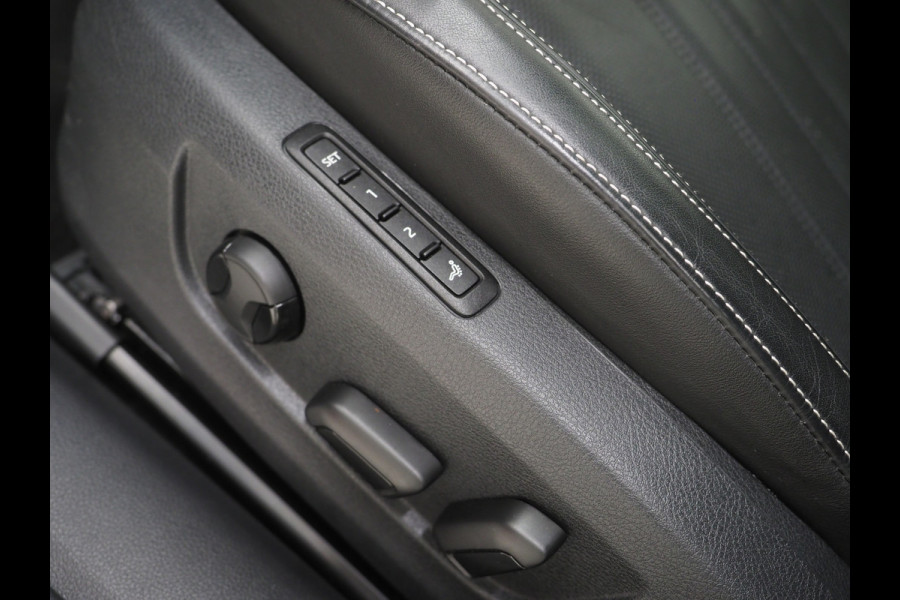Škoda Superb Combi 1.4 TSI iV Laurin & Klement | Panoramadak | Leder | Trekhaak | Massage | Camera | Keyless | Canton | Carplay