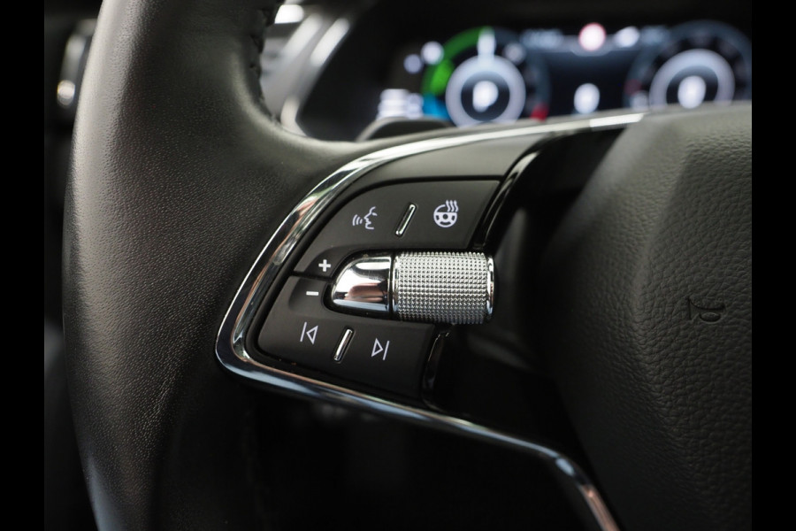 Škoda Superb Combi 1.4 TSI iV Laurin & Klement | Panoramadak | Leder | Trekhaak | Massage | Camera | Keyless | Canton | Carplay