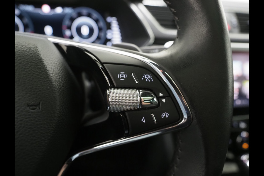 Škoda Superb Combi 1.4 TSI iV Laurin & Klement | Panoramadak | Leder | Trekhaak | Massage | Camera | Keyless | Canton | Carplay