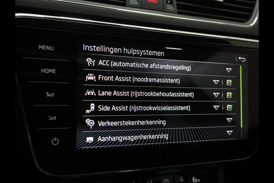 Škoda Superb Combi 1.4 TSI iV Laurin & Klement | Panoramadak | Leder | Trekhaak | Massage | Camera | Keyless | Canton | Carplay