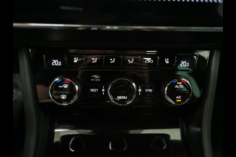 Škoda Superb Combi 1.4 TSI iV Laurin & Klement | Panoramadak | Leder | Trekhaak | Massage | Camera | Keyless | Canton | Carplay