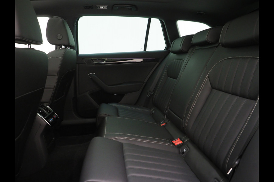 Škoda Superb Combi 1.4 TSI iV Laurin & Klement | Panoramadak | Leder | Trekhaak | Massage | Camera | Keyless | Canton | Carplay