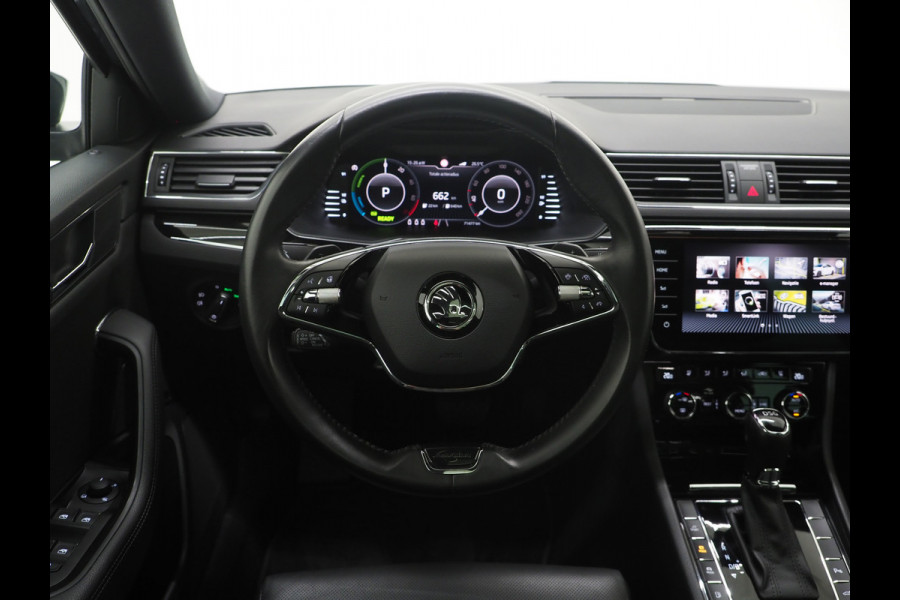 Škoda Superb Combi 1.4 TSI iV Laurin & Klement | Panoramadak | Leder | Trekhaak | Massage | Camera | Keyless | Canton | Carplay