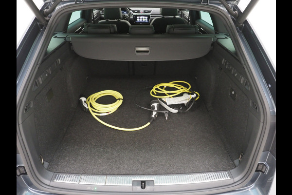 Škoda Superb Combi 1.4 TSI iV Laurin & Klement | Panoramadak | Leder | Trekhaak | Massage | Camera | Keyless | Canton | Carplay