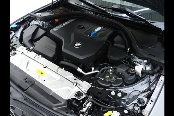 BMW 3 Serie Touring 320e xDrive LCI Shadowline | Panoramadak | LaserLED | HUD | Adaptive Cruise | 360 | Dodehoek | Carplay