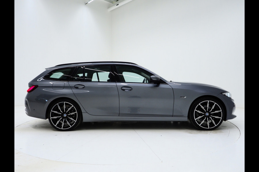 BMW 3 Serie Touring 320e xDrive LCI Shadowline | Panoramadak | LaserLED | HUD | Adaptive Cruise | 360 | Dodehoek | Carplay