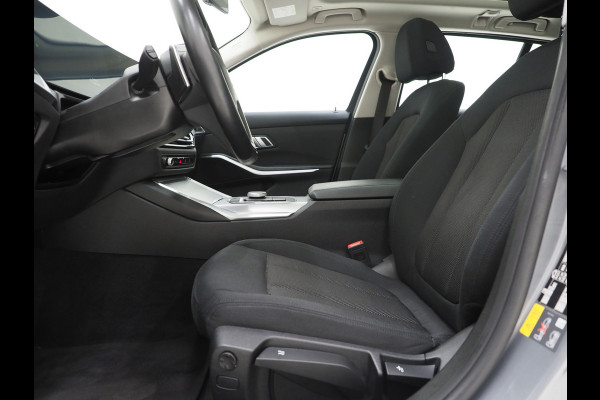BMW 3 Serie Touring 320e xDrive LCI Shadowline | Panoramadak | LaserLED | HUD | Adaptive Cruise | 360 | Dodehoek | Carplay