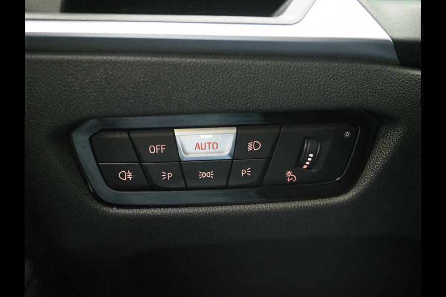 BMW 3 Serie Touring 320e xDrive LCI Shadowline | Panoramadak | LaserLED | HUD | Adaptive Cruise | 360 | Dodehoek | Carplay