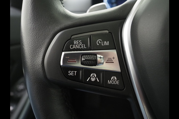 BMW 3 Serie Touring 320e xDrive LCI Shadowline | Panoramadak | LaserLED | HUD | Adaptive Cruise | 360 | Dodehoek | Carplay