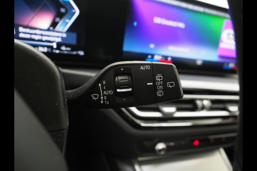 BMW 3 Serie Touring 320e xDrive LCI Shadowline | Panoramadak | LaserLED | HUD | Adaptive Cruise | 360 | Dodehoek | Carplay