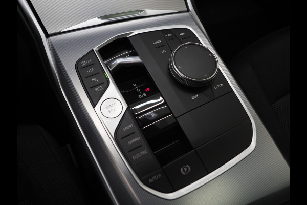 BMW 3 Serie Touring 320e xDrive LCI Shadowline | Panoramadak | LaserLED | HUD | Adaptive Cruise | 360 | Dodehoek | Carplay