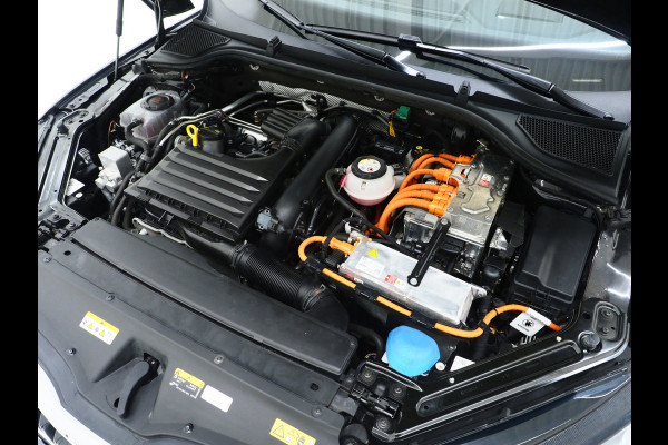 Škoda Octavia Combi 1.4 TSI iV PHEV | Panoramadak | HUD | Camera | Sfeerlicht | Keyless | Adaptive Cruise | Memory