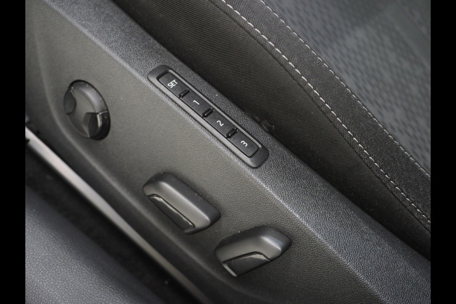 Škoda Octavia Combi 1.4 TSI iV PHEV | Panoramadak | HUD | Camera | Sfeerlicht | Keyless | Adaptive Cruise | Memory