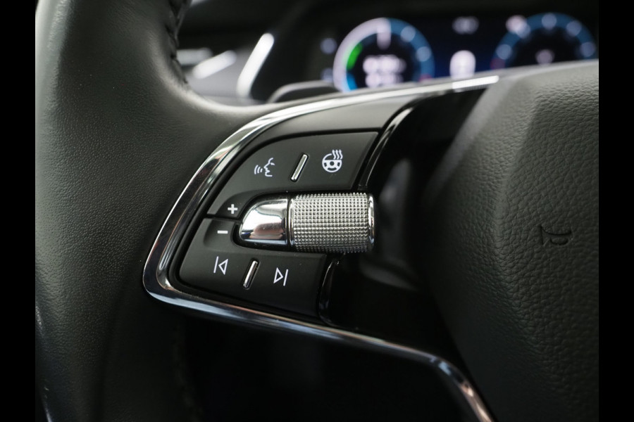 Škoda Octavia Combi 1.4 TSI iV PHEV | Panoramadak | HUD | Camera | Sfeerlicht | Keyless | Adaptive Cruise | Memory