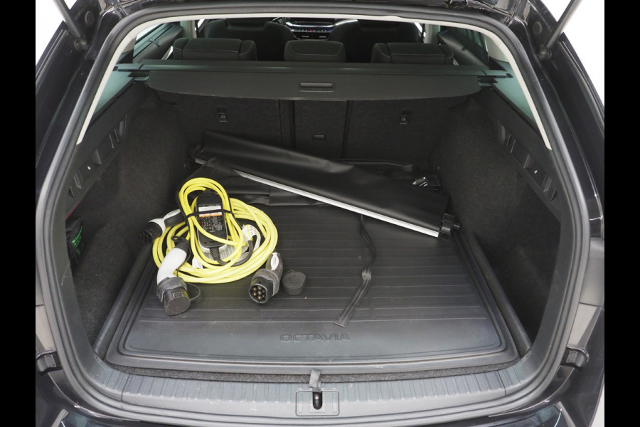 Škoda Octavia Combi 1.4 TSI iV PHEV | Panoramadak | HUD | Camera | Sfeerlicht | Keyless | Adaptive Cruise | Memory