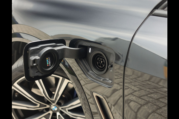 BMW X5 45e xDrive | Sky - HUD - Volleder - Massage