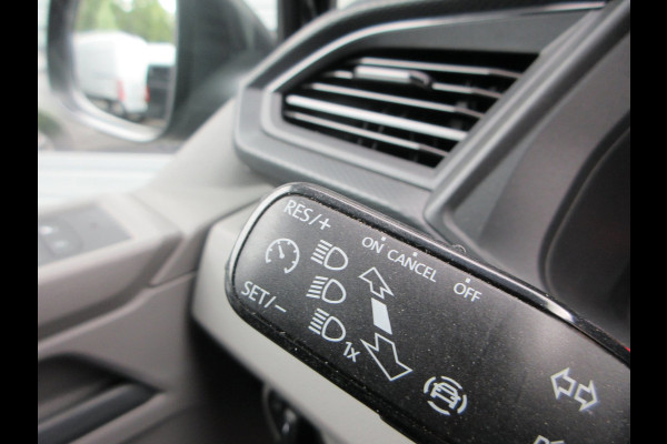 Volkswagen Transporter 2.0 TDI L2, Met Airco, Navigatie, Apple CarPlay, PDC, Trekhaak.