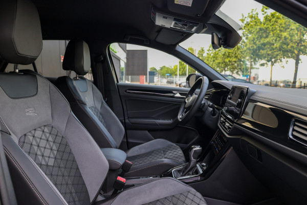 Volkswagen T-Roc 1.5 TSI R-Line Business | KEYLESS | CAMERA | IQ LIGHT | STOEL&STUURVERW | DIGITAL | ELEK KOFFERKLEP |