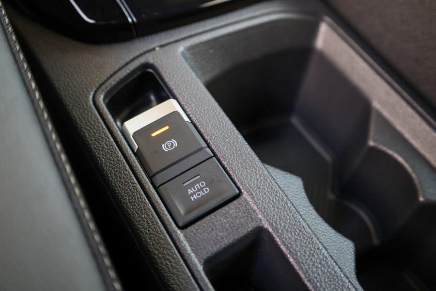 Volkswagen T-Roc 1.5 TSI R-Line Business | KEYLESS | CAMERA | IQ LIGHT | STOEL&STUURVERW | DIGITAL | ELEK KOFFERKLEP |