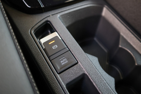 Volkswagen T-Roc 1.5 TSI R-Line Business | KEYLESS | CAMERA | IQ LIGHT | STOEL&STUURVERW | DIGITAL | ELEK KOFFERKLEP |