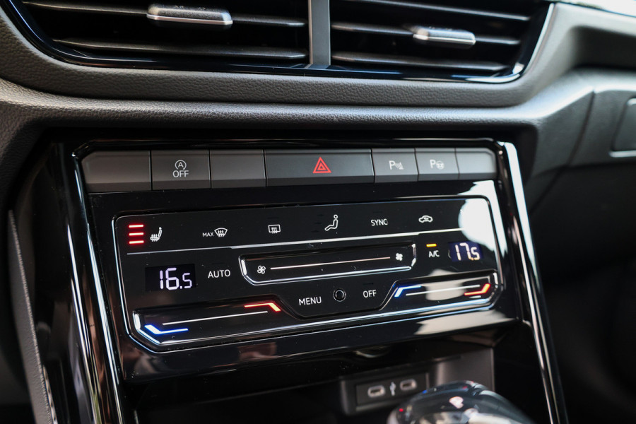 Volkswagen T-Roc 1.5 TSI R-Line Business | KEYLESS | CAMERA | IQ LIGHT | STOEL&STUURVERW | DIGITAL | ELEK KOFFERKLEP |