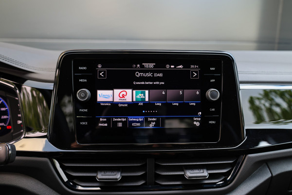 Volkswagen T-Roc 1.5 TSI R-Line Business | KEYLESS | CAMERA | IQ LIGHT | STOEL&STUURVERW | DIGITAL | ELEK KOFFERKLEP |