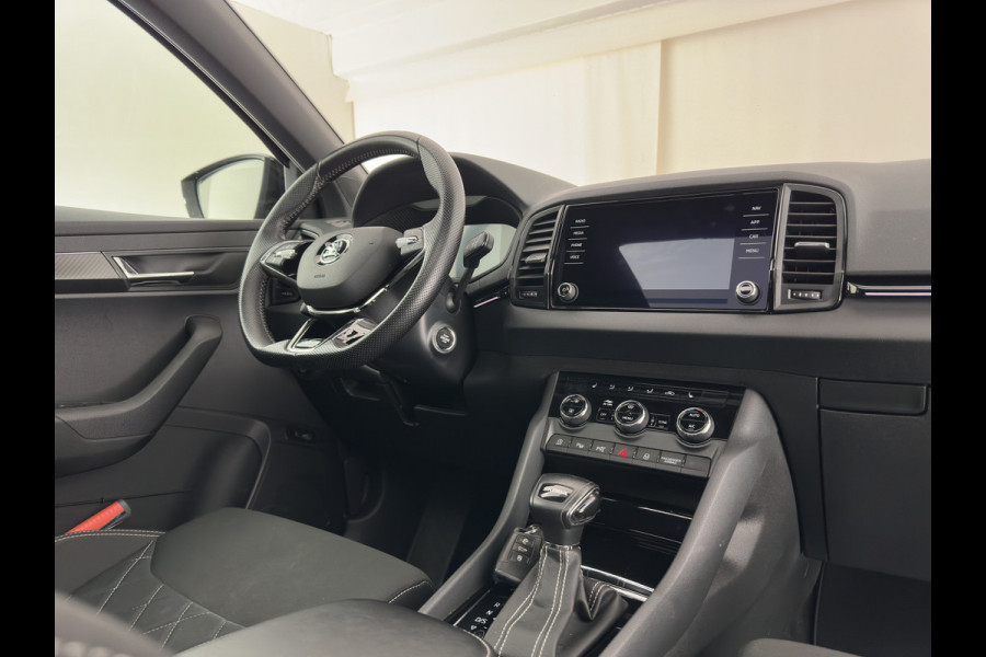 Škoda Karoq 1.5 TSI ACT Sportline Business (INCL-BTW) Aut. *PANO | DIGI-COCKPIT | FULL-LED | ADAPTIVE-CRUISE | HEATED-SPORTSEATS | TOPVIEW |  AMBIENTLIGHT | NAVI-FULLMAP | KEYLESS | DAB+ | TOWBAR | PRIVACYGLASS | 18''ALU*