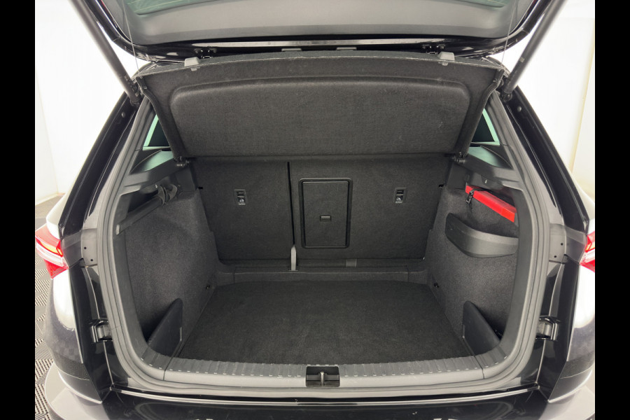 Škoda Karoq 1.5 TSI ACT Sportline Business (INCL-BTW) Aut. *PANO | DIGI-COCKPIT | FULL-LED | ADAPTIVE-CRUISE | HEATED-SPORTSEATS | TOPVIEW |  AMBIENTLIGHT | NAVI-FULLMAP | KEYLESS | DAB+ | TOWBAR | PRIVACYGLASS | 18''ALU*