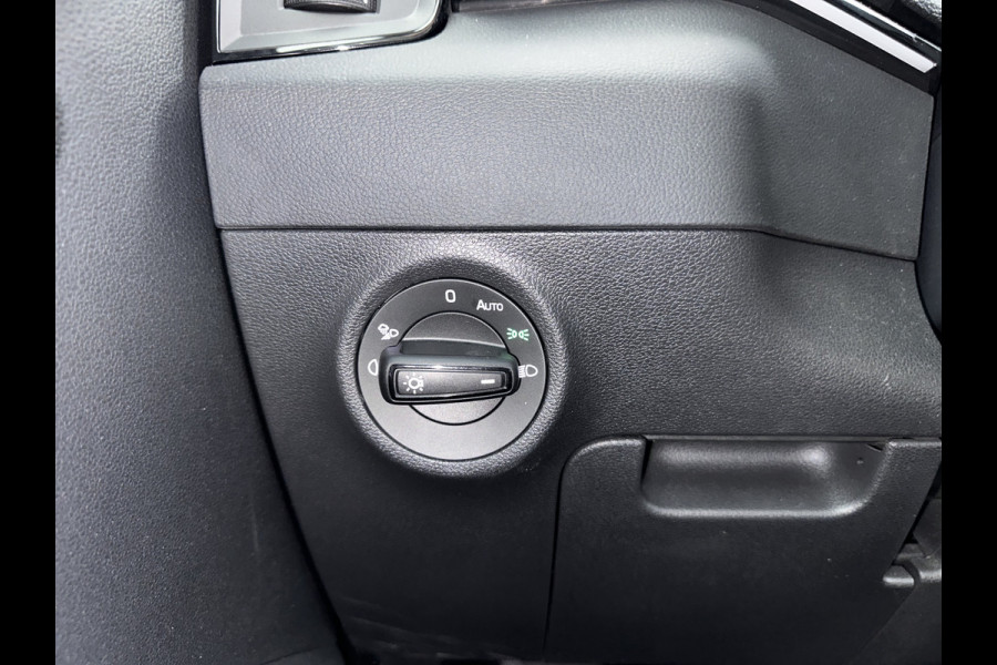 Škoda Karoq 1.5 TSI ACT Sportline Business (INCL-BTW) Aut. *PANO | DIGI-COCKPIT | FULL-LED | ADAPTIVE-CRUISE | HEATED-SPORTSEATS | TOPVIEW |  AMBIENTLIGHT | NAVI-FULLMAP | KEYLESS | DAB+ | TOWBAR | PRIVACYGLASS | 18''ALU*