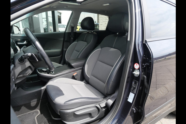 Kia e-Niro DynamicPlusLine 64 kWh | Cruise | Clima | Carplay | Keyless | Schuif-kanteldak | Stoel-stuurverwarming | Navi |