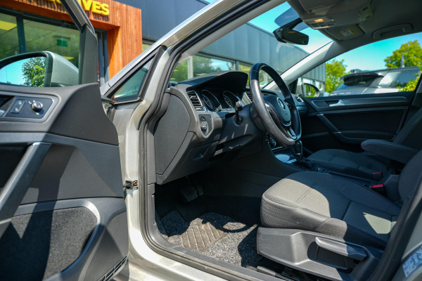 Volkswagen Golf 1.0 TSI Comfortline Adaptive Cruise DAB+ PDC Navigatie Climate Control AUTOMAAT!