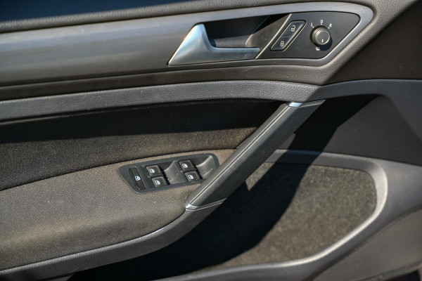 Volkswagen Golf 1.0 TSI Comfortline Adaptive Cruise DAB+ PDC Navigatie Climate Control AUTOMAAT!
