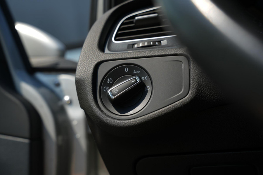 Volkswagen Golf 1.0 TSI Comfortline Adaptive Cruise DAB+ PDC Navigatie Climate Control AUTOMAAT!