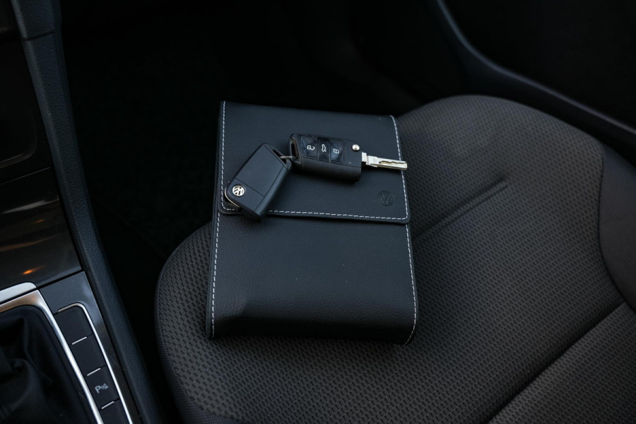 Volkswagen Golf 1.0 TSI Comfortline Adaptive Cruise DAB+ PDC Navigatie Climate Control AUTOMAAT!