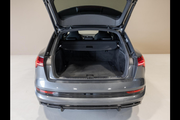 Audi e-tron S quattro 95 kWh SOH 89% / 503pk / NAP / Panorama dak / Rondomzicht camera / Kuipstoelen /