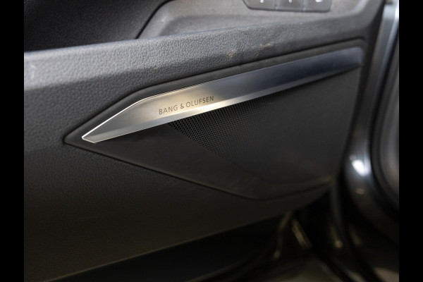 Audi e-tron S quattro 95 kWh SOH 89% / 503pk / NAP / Panorama dak / Rondomzicht camera / Kuipstoelen /