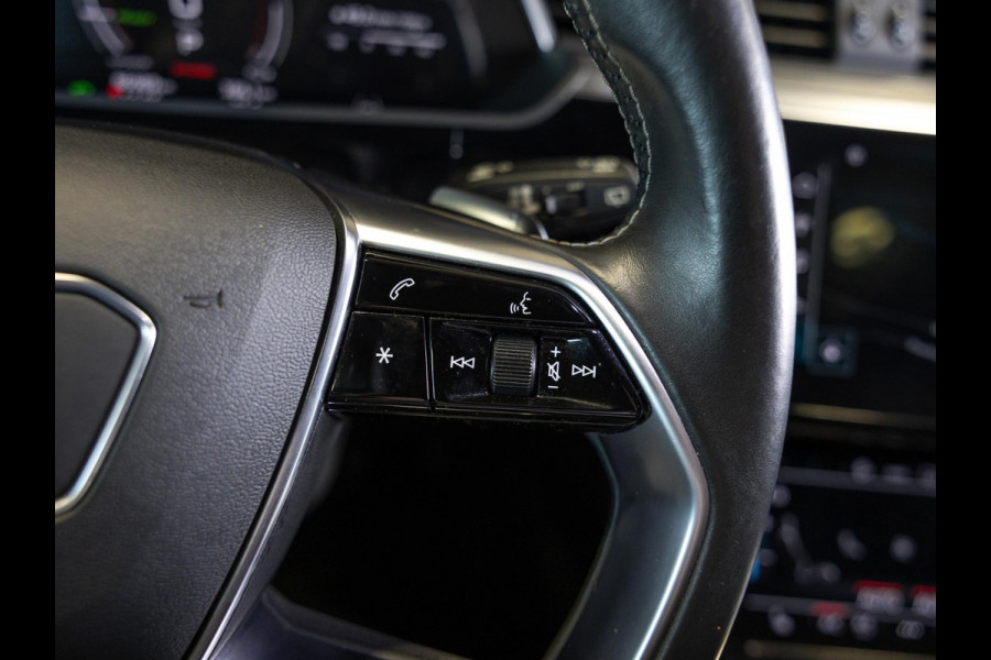 Audi e-tron S quattro 95 kWh SOH 89% / 503pk / NAP / Panorama dak / Rondomzicht camera / Kuipstoelen /