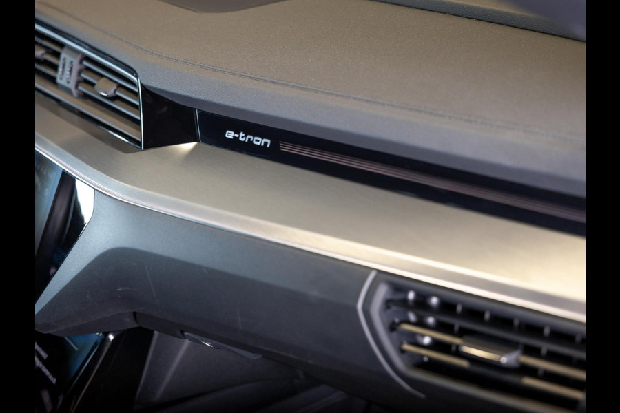 Audi e-tron S quattro 95 kWh SOH 89% / 503pk / NAP / Panorama dak / Rondomzicht camera / Kuipstoelen /