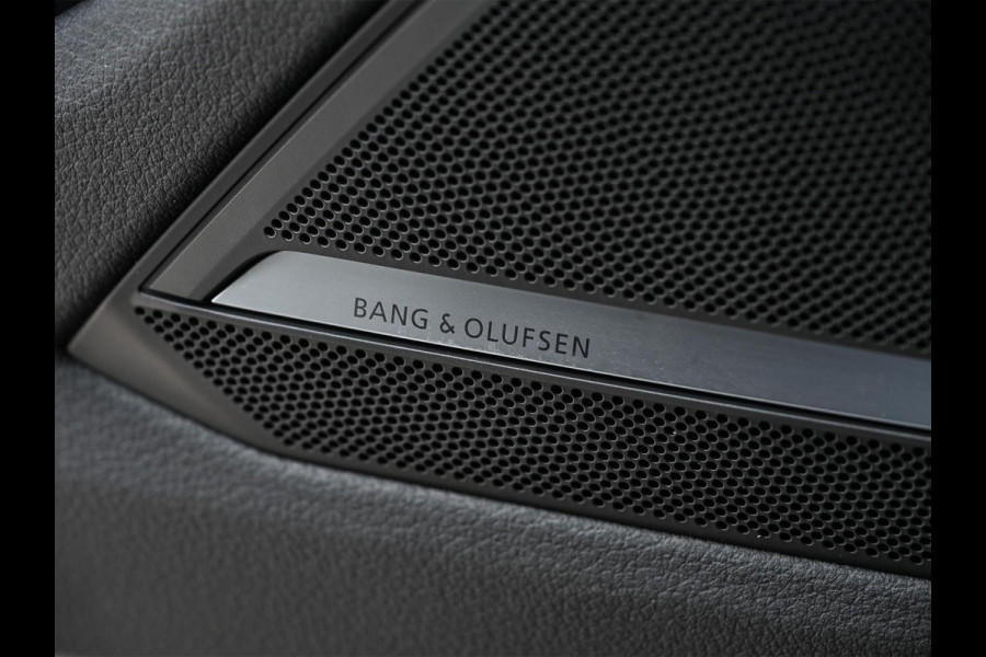 Audi A6 Avant RS 6 TFSI quattro | Panoramadak | Achterasbesturing | 360 Camera | HUD | B&O | Carbon Inleg | Sportdifferentieel | Stoelverwarming + Ventilatie | Luchtvering | Soft Close | Stuurverwarming |