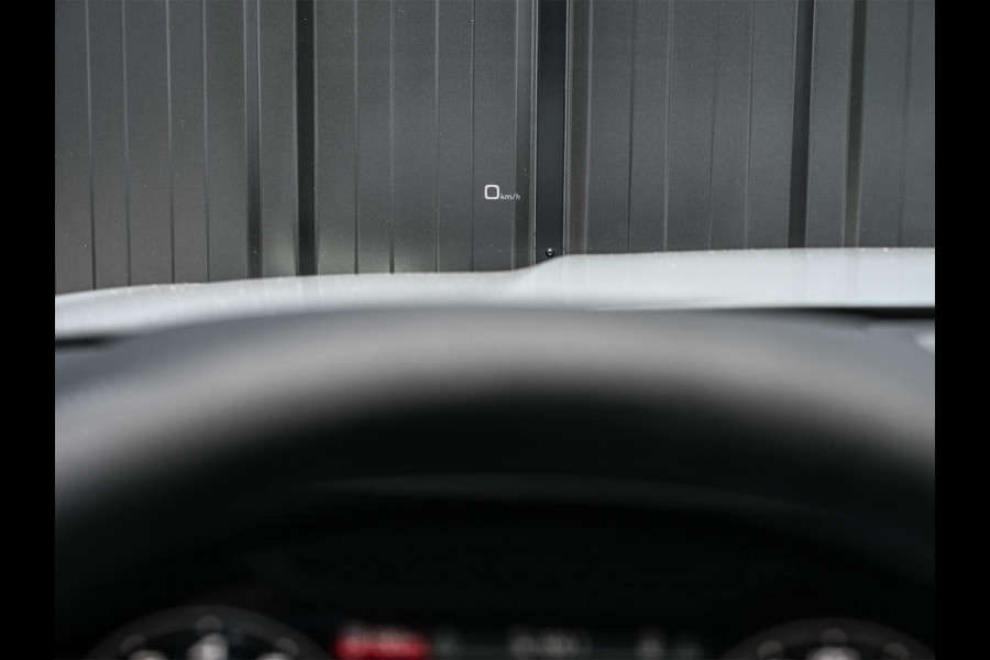 Audi A6 Avant RS 6 TFSI quattro | Panoramadak | Achterasbesturing | 360 Camera | HUD | B&O | Carbon Inleg | Sportdifferentieel | Stoelverwarming + Ventilatie | Luchtvering | Soft Close | Stuurverwarming |