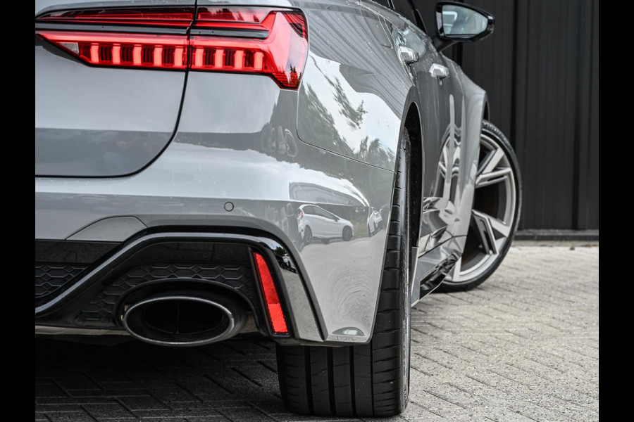 Audi A6 Avant RS 6 TFSI quattro | Panoramadak | Achterasbesturing | 360 Camera | HUD | B&O | Carbon Inleg | Sportdifferentieel | Stoelverwarming + Ventilatie | Luchtvering | Soft Close | Stuurverwarming |