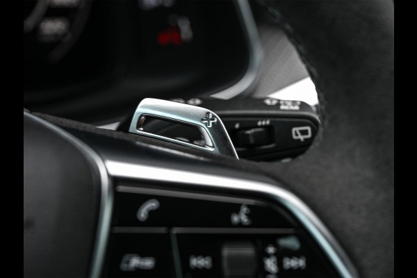 Audi A6 Avant RS 6 TFSI quattro | Panoramadak | Achterasbesturing | 360 Camera | HUD | B&O | Carbon Inleg | Sportdifferentieel | Stoelverwarming + Ventilatie | Luchtvering | Soft Close | Stuurverwarming |