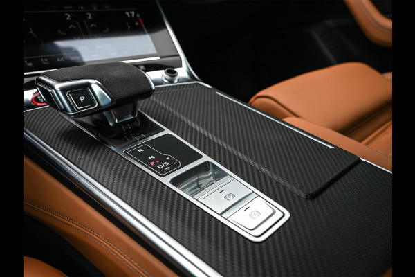 Audi A6 Avant RS 6 TFSI quattro | Panoramadak | Achterasbesturing | 360 Camera | HUD | B&O | Carbon Inleg | Sportdifferentieel | Stoelverwarming + Ventilatie | Luchtvering | Soft Close | Stuurverwarming |