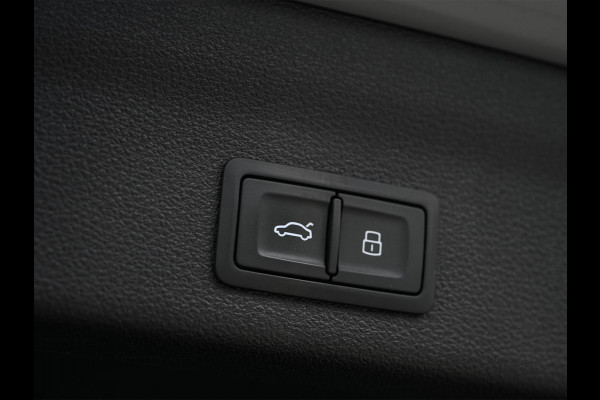 Audi A6 Avant RS 6 TFSI quattro | Panoramadak | Achterasbesturing | 360 Camera | HUD | B&O | Carbon Inleg | Sportdifferentieel | Stoelverwarming + Ventilatie | Luchtvering | Soft Close | Stuurverwarming |